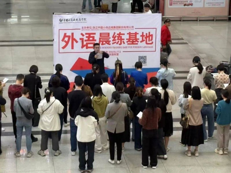 记者跟访“鞠躬护士”记 立马能进入共情情形
