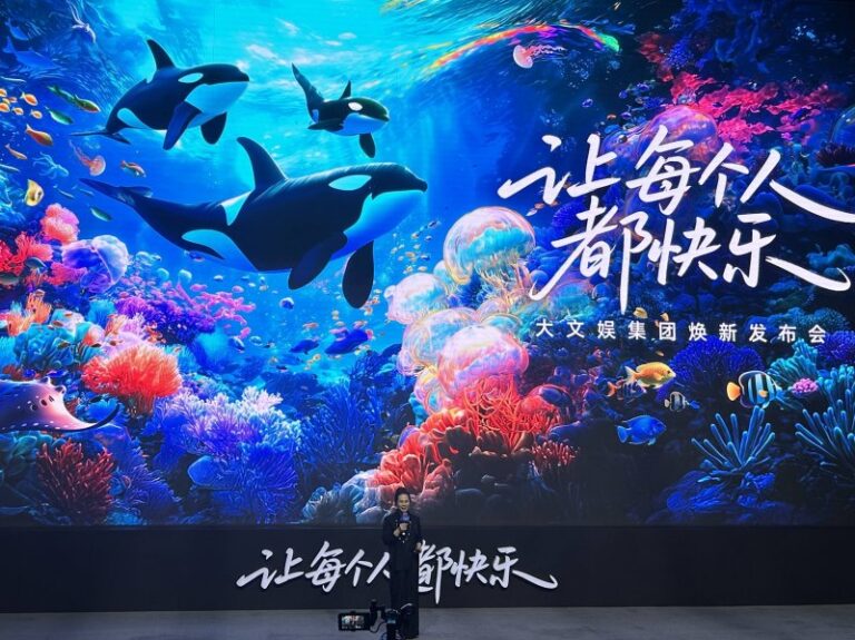 “蜘蛛侠”上车顶很拉风？ 郑州交警：涉嫌违法
