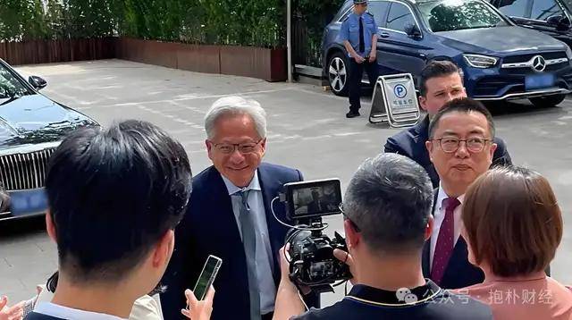 狗狗莫名冲撞电车致人骨折 主人赔偿3.6万元