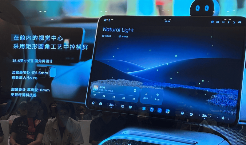 郑机城铁“公交化”开行 高峰期车厢满满都是人